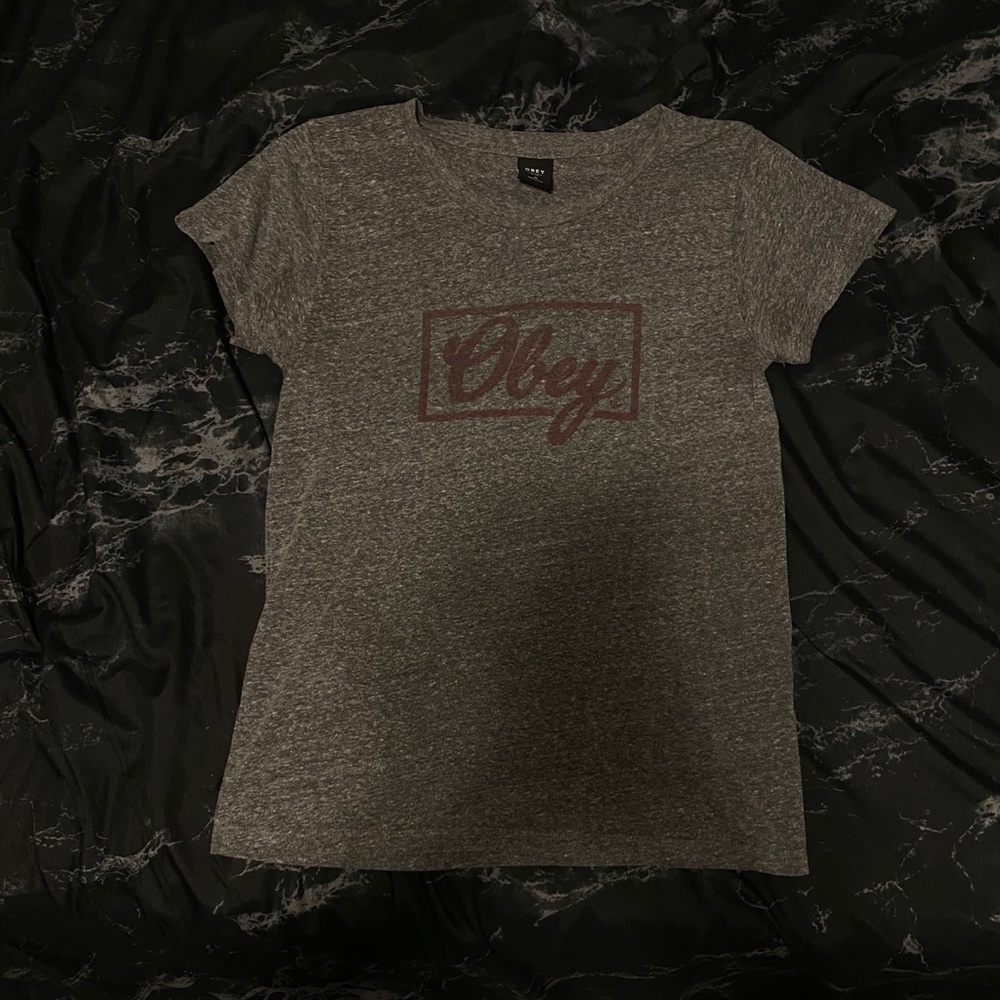 Obey tee
